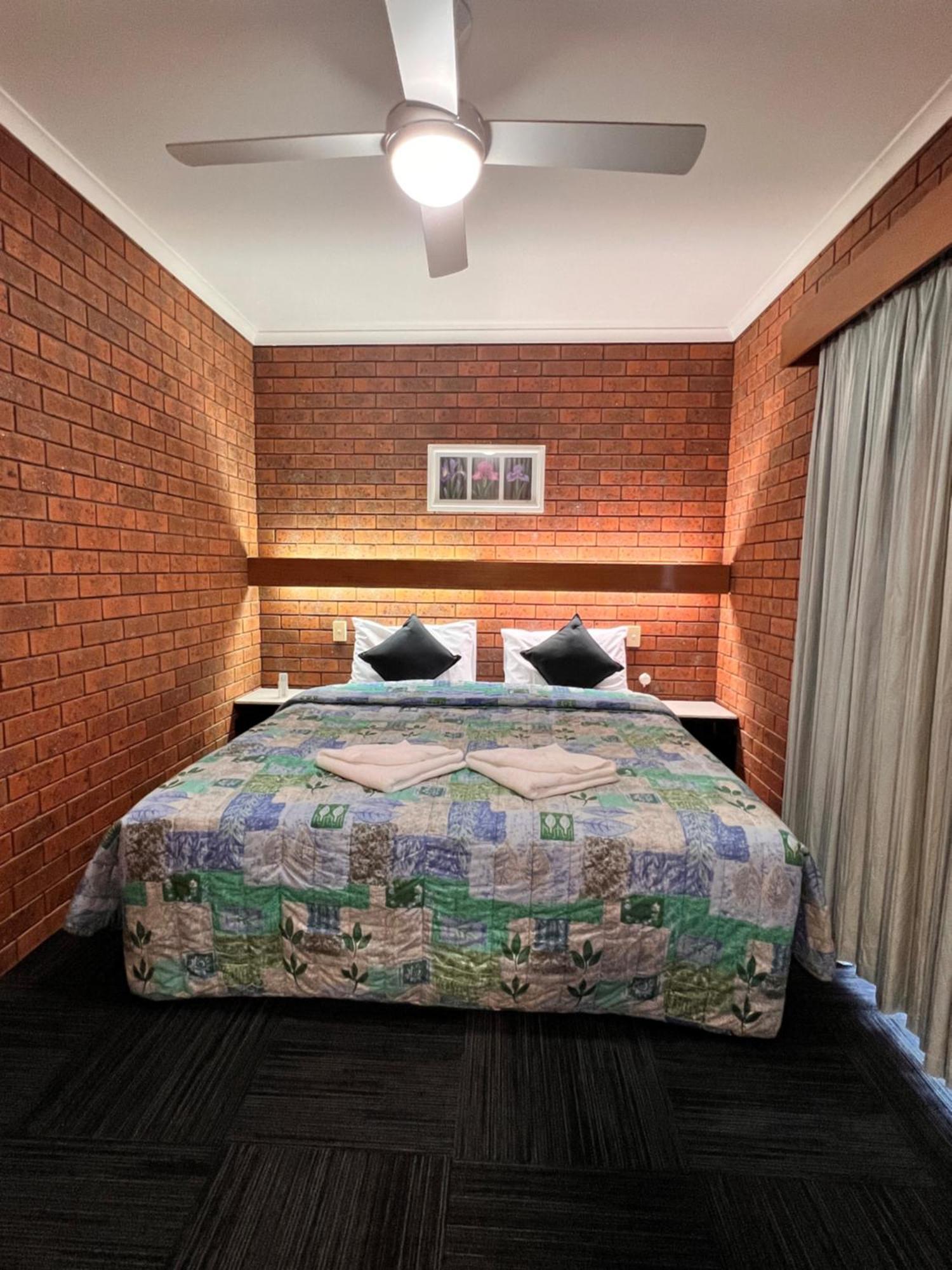 Two Rivers Motel Wentworth エクステリア 写真