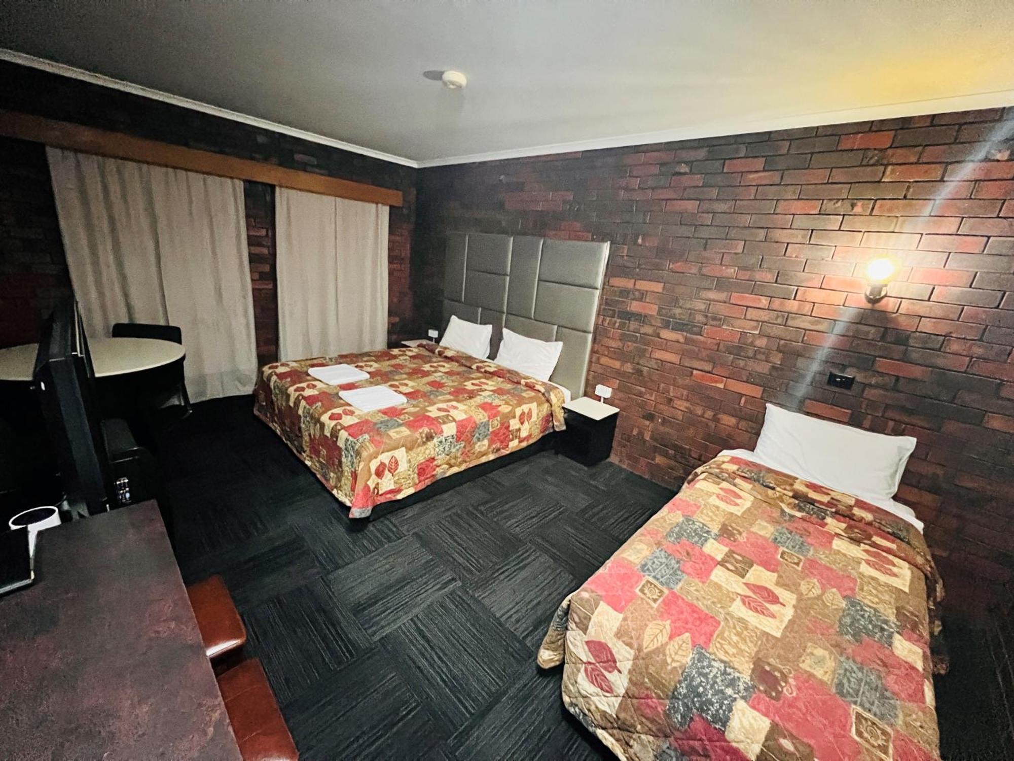 Two Rivers Motel Wentworth エクステリア 写真