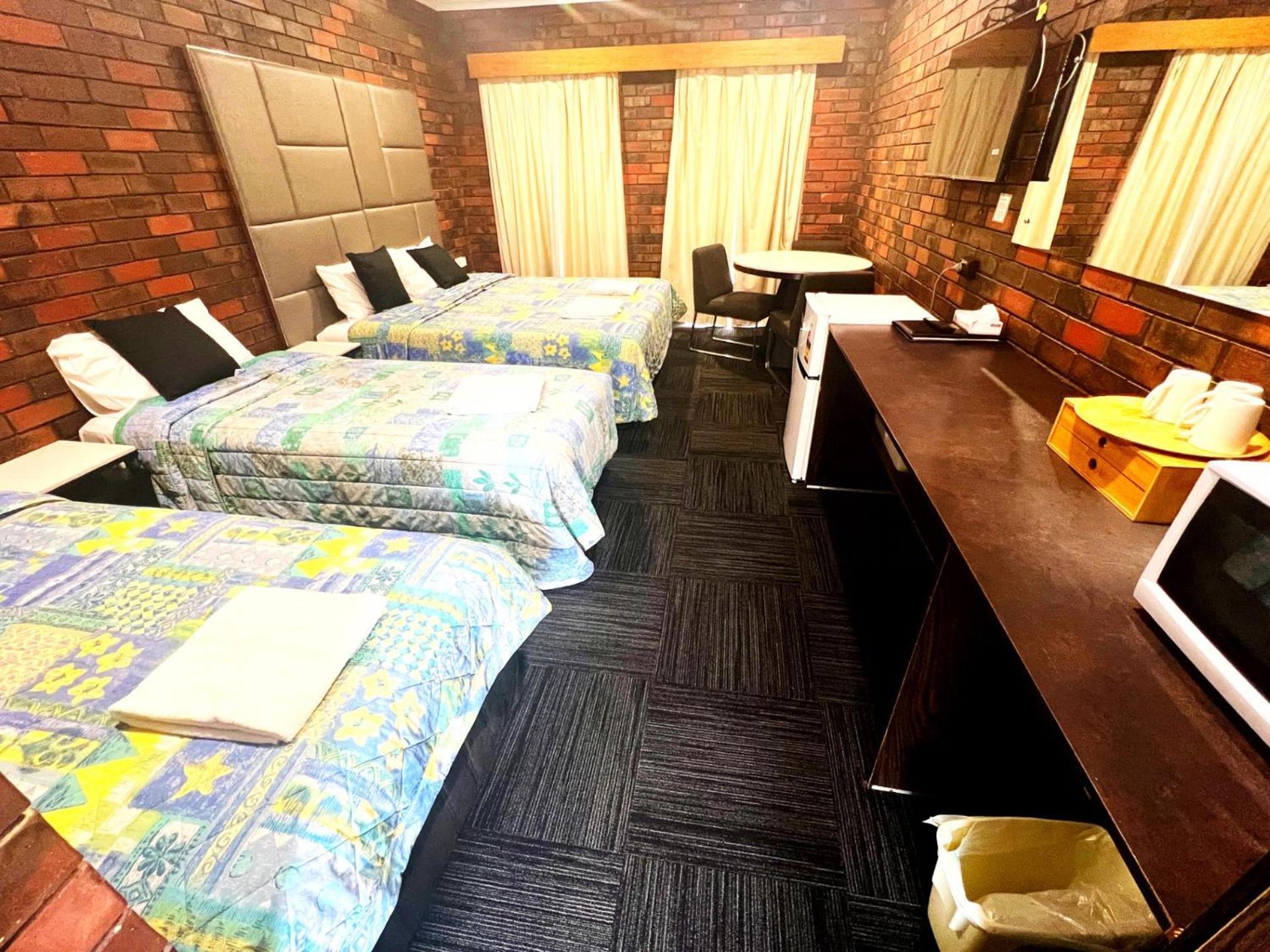 Two Rivers Motel Wentworth エクステリア 写真